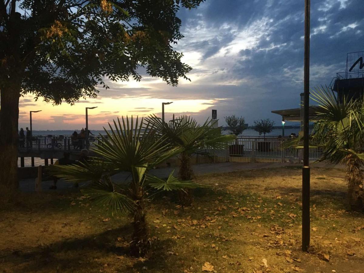 Apartments Sea Sounds Поморие Экстерьер фото